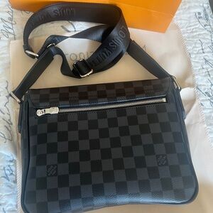 - Louis Vuitton Messenger Bag (Black)